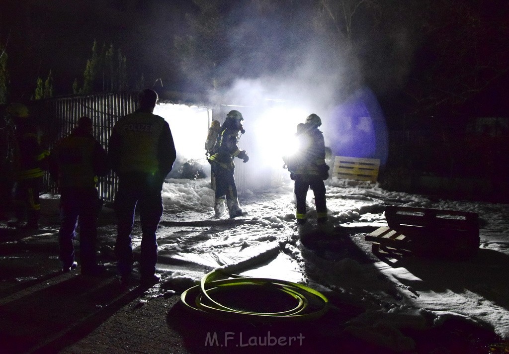 Feuer Hinterhof Garagen Koeln Hoehenberg Olpenerstr P041.JPG - Miklos Laubert